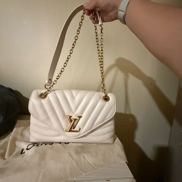 Louis Vuitton New Wave GM Chain Bag in Cream - Picture 8 of 16